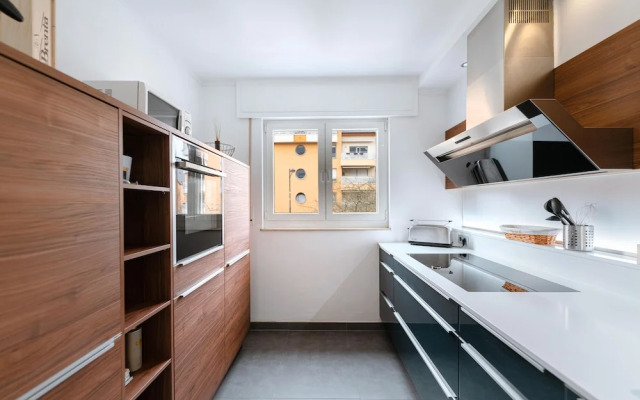 Stylish Open 1BR Apt in Cents w Balcony