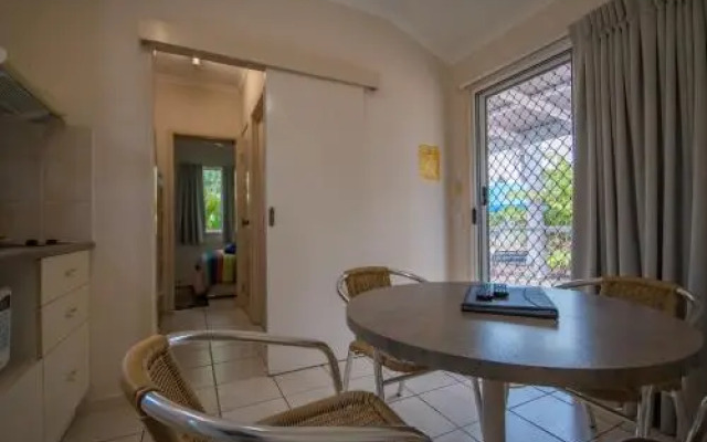 Ash’s Holiday Units