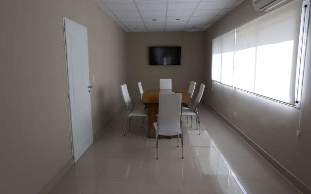 Howard Johnson by Wyndham Escobar Hotel