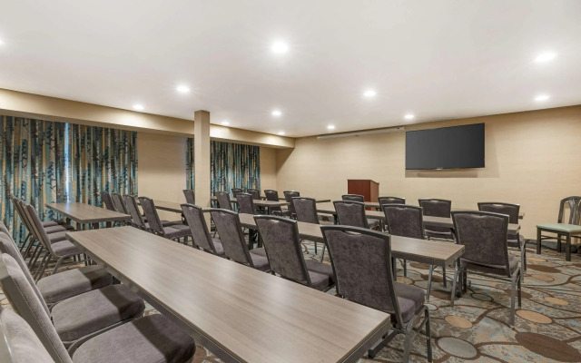 Best Western Plus Oceanside Palms Hotel
