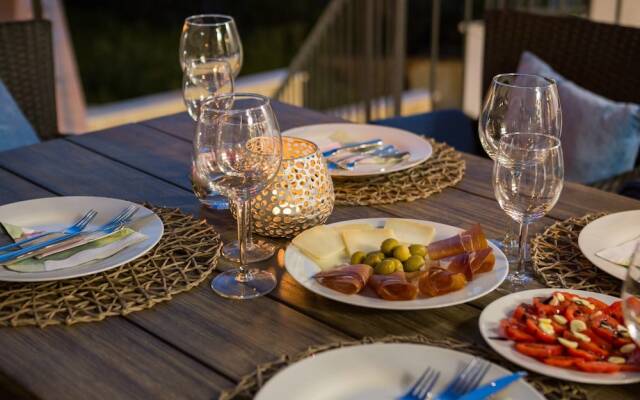 Villa Salt - 10 people, heated pool, Trogir, near beach & Split airport