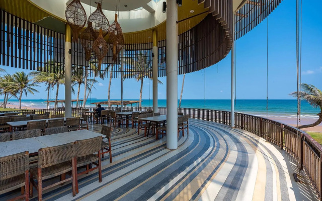 Bansaithong Beach Resort