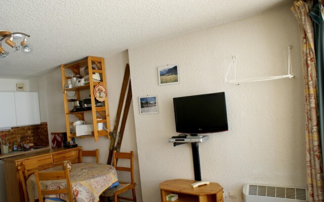 Studio in Montgenèvre, With Wonderful Mountain View, Balcony and Wifi