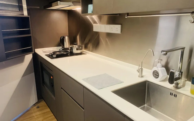 Ceylonz Suites by Roomy