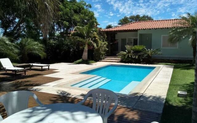 Excelente casa com piscina Armação