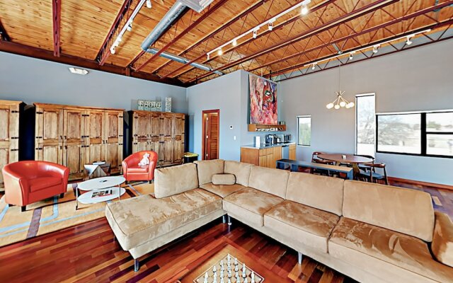 Hip 2nd-Story Studio Apts