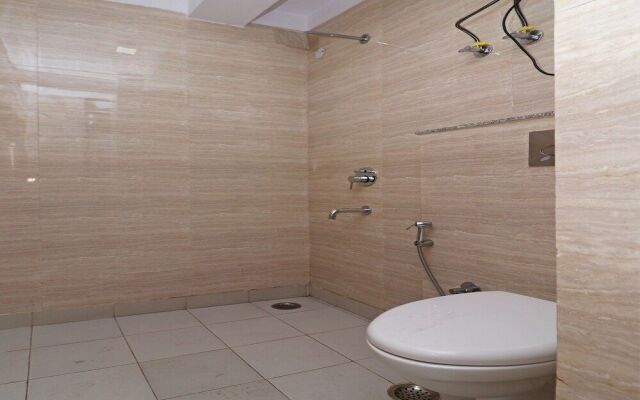 OYO 13301 Mayesha residency
