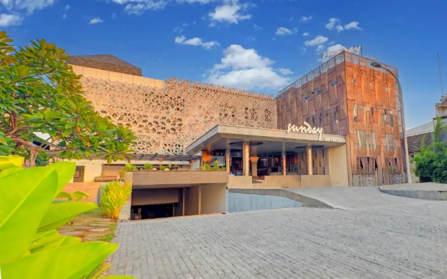 Sunday Hotel Arshika Sunset Road