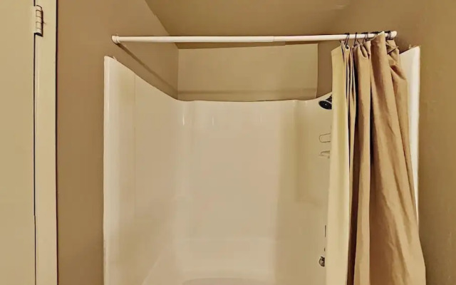 Condo with Great Views - Close to all Mammoth Recreation! by RedAwning