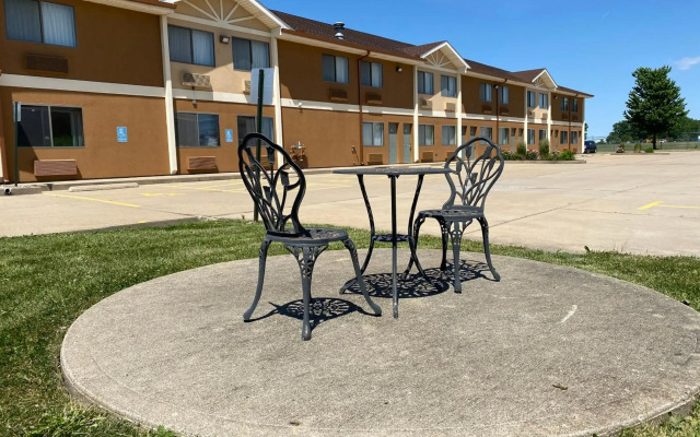 Quality Inn Morton at I-74