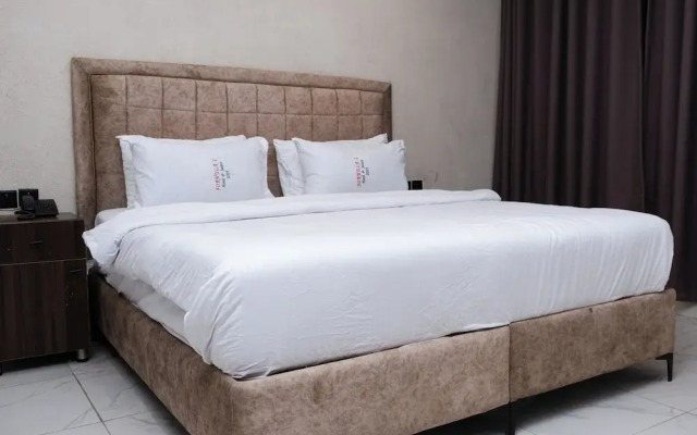 Formula 2 Hotel and Suites