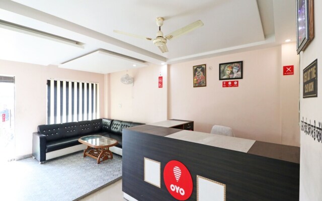 OYO 11572 Hotel Radha Regent