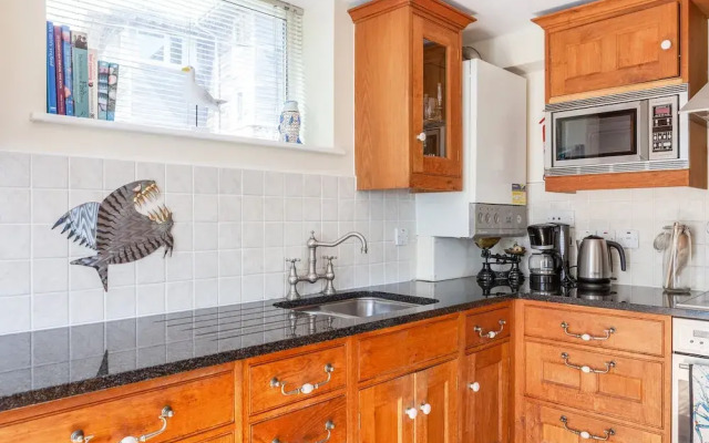 Hydeaway, 7 Grafton Towers