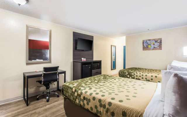 Econo Lodge Garden City - Savannah