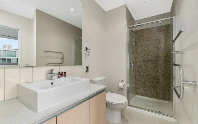 Zodiaks 2 Bedroom Apartment Pool Gym Parking