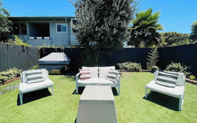 Dreamy Farmhouse In Studio City