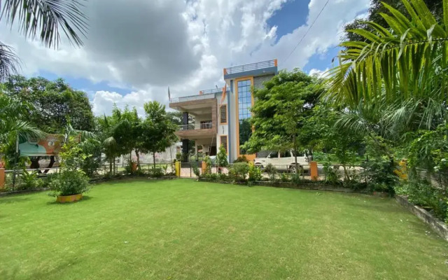 Kaashi Flora (Modern Suite)