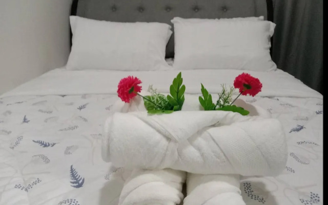 Luxurious Bayview 2BR Near MOA Picc CCP Free Wifi
