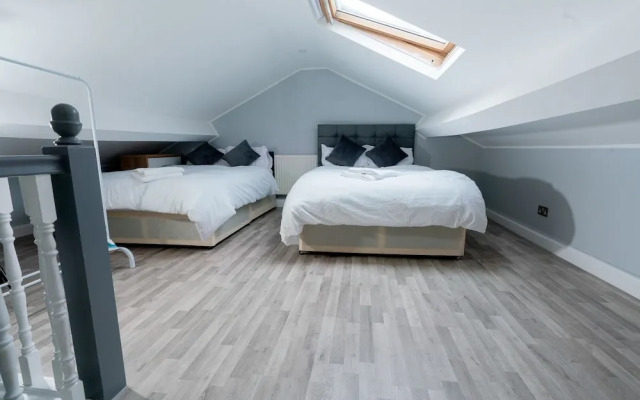 City Centre Modern 4 Person Apartment