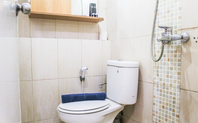 Comfortable and Fully Furnished 1BR Green Pramuka Apartment