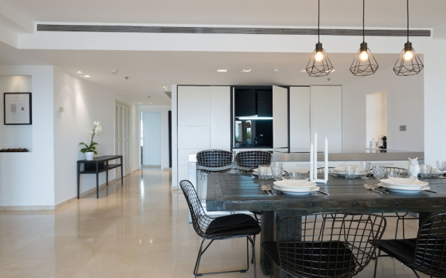 High Class Condo At Marina By Feelhome