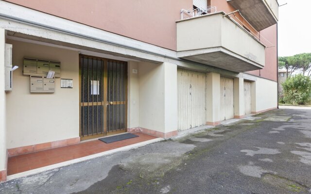 Pisa Hospital Apartment with Parking and Balcony