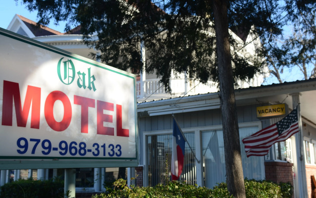The Oak Motel