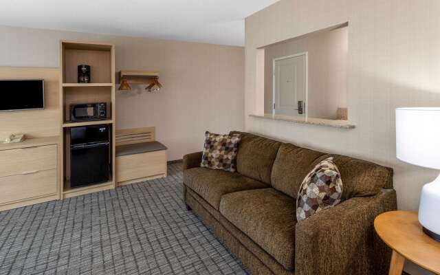 Days Inn & Suites by Wyndham Duluth by the Mall