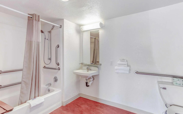 Motel 6 Medford, OR - North