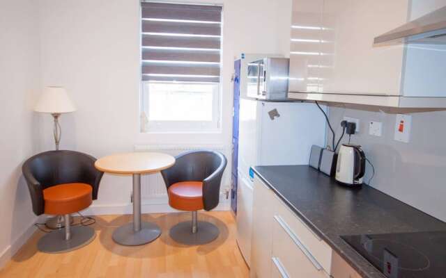 Stunning Split Level Spacious Studio Flat