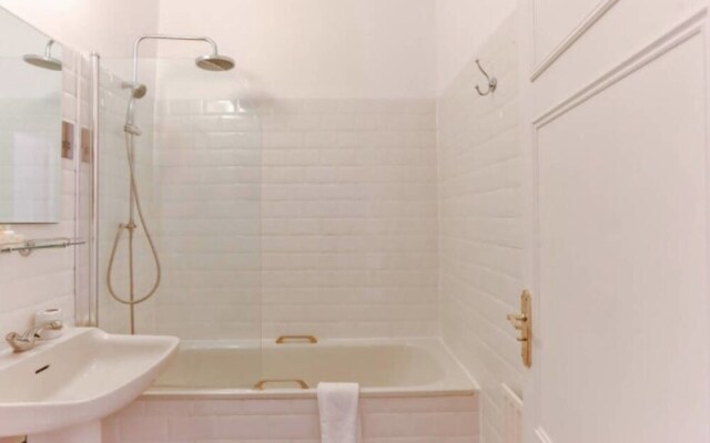 Great Apartment in Beautiful Location!