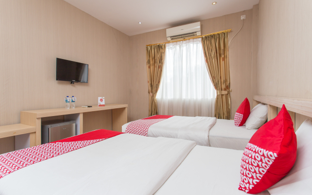 OYO 663 Hotel Sejati