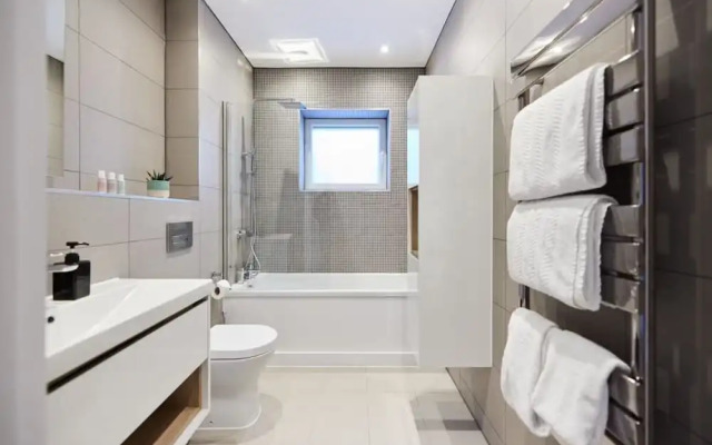 The Wembley Park Gem - Lovely 2bdr Flat With Balcony