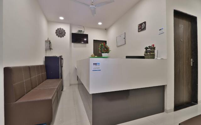 OYO 42957 Hotel Radhanand