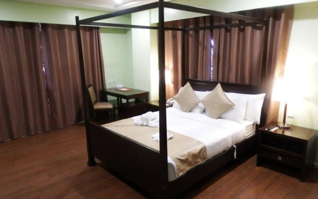 Tanza Oasis Hotel and Resort