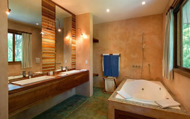 Capitán Suizo Beachfront Boutique Hotel