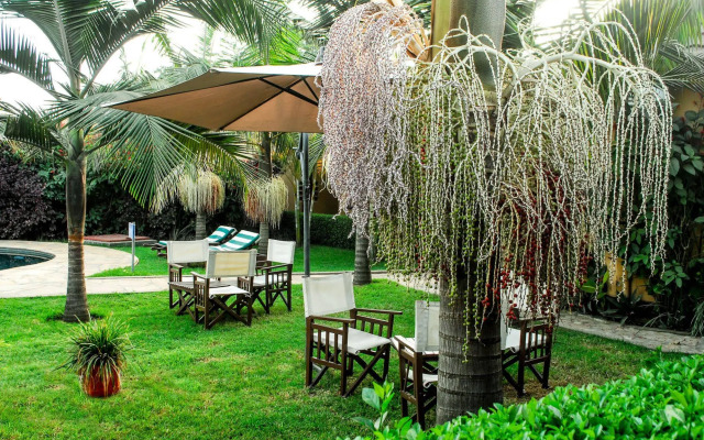 Ahadi Lodge
