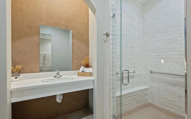 Carters Court Grand Escape