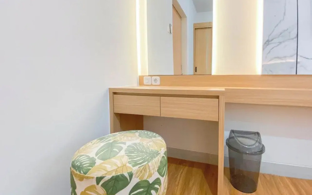 Cozy And Enjoy Living Studio At The Alton Apartment
