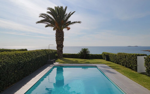 Luxurious Beachfront Villa Maira