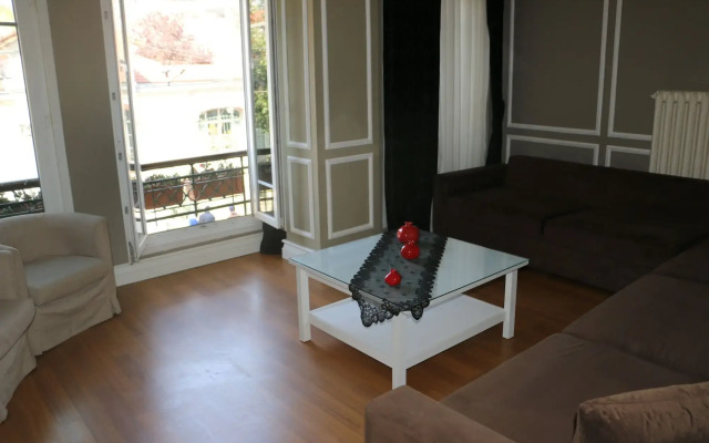 Triada Hotel