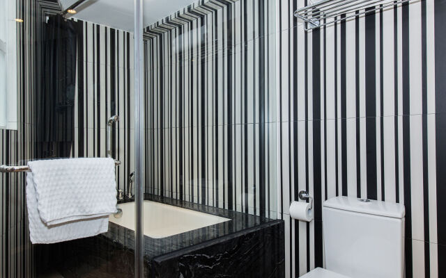Caravel Hotel