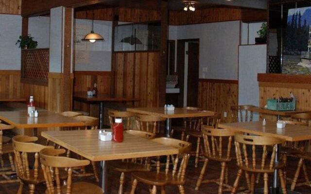 Triple J Hotel & Cabins