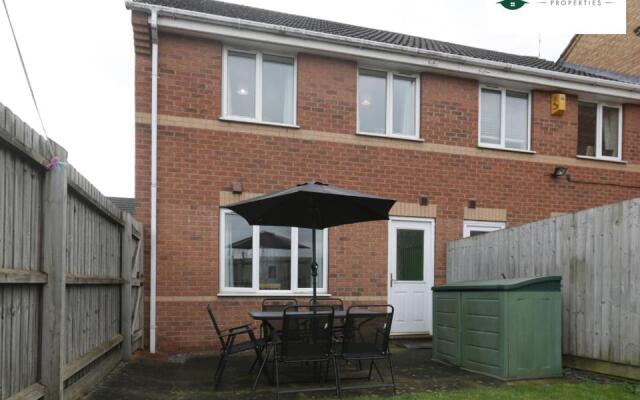 3 Bedroom house near Coventry City Centre with Wi-fi, driveway & garden - 16RWC