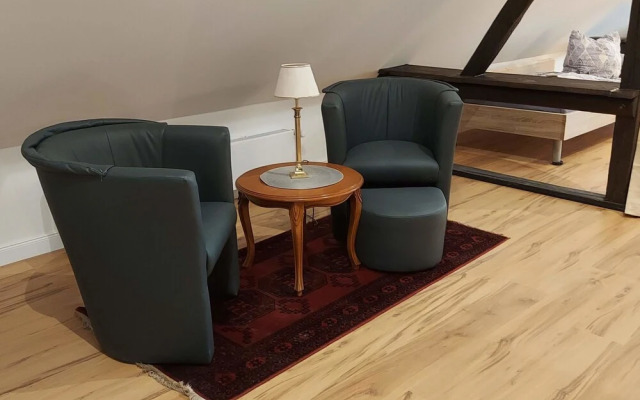 Lounge an der Kirche