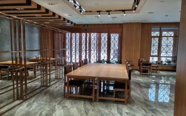 Homeinn Skyl'ne Yun Hotel (Antu Erdao Baihe Changbai Mountain)
