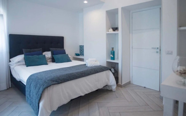 Spacious Villa with 4 rooms, pool, solarium & garden