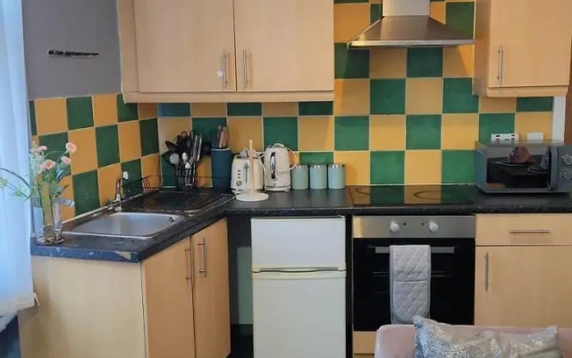 Wolverhampton City Centre - 1-bed Flat - Sleeps 3