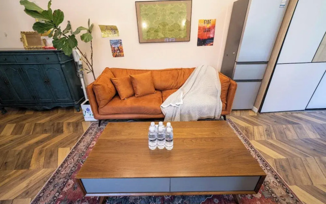 Book and Bed-Jingan Temple