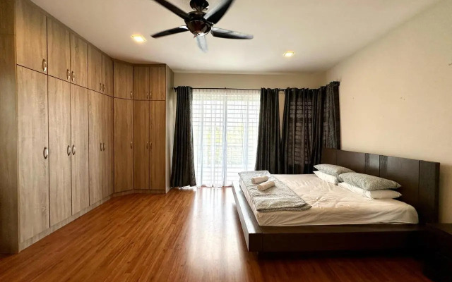 BNB Casa Grande at Rawang - spacious, 15 pax and WiFi
